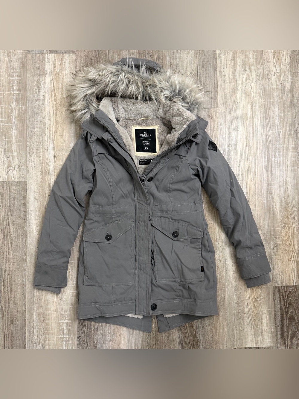 Hollister Women's Gray Faux-Fur Hooded Puffer Parka, size XS NEW w/o tags